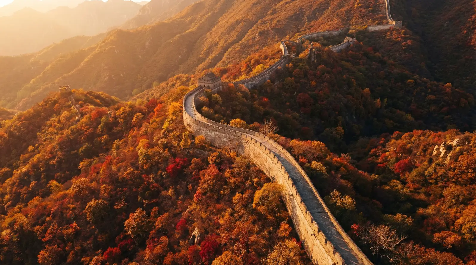 少女秩序小鱼 秋日长城航拍全景